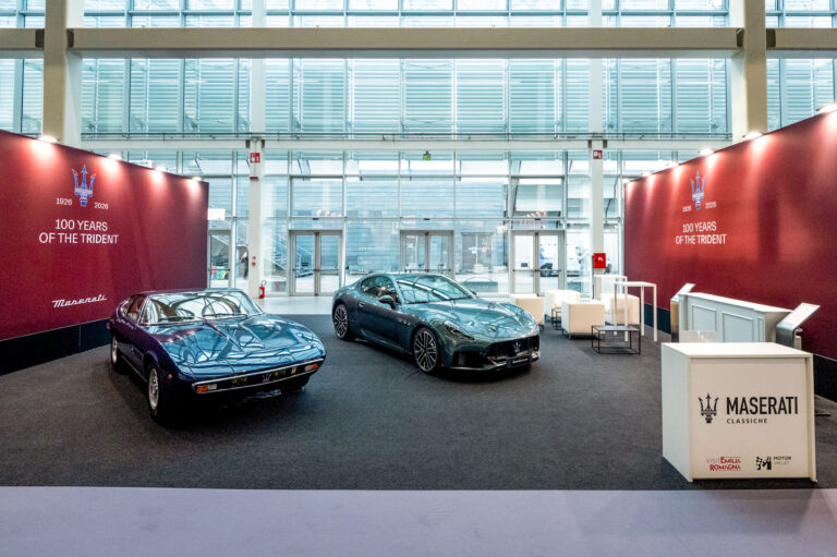Maserati ukázala v Bologni historické Ghibli SS aj GranTurismo Trofeo
