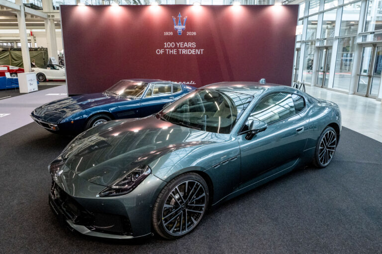 Maserati ukázala v Bologni historické Ghibli SS aj GranTurismo Trofeo
