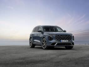 Audi Q7 SUV - Alopias blue metallic, static photo, exterior, three-quarter front view