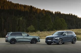 Audi Q7 SUV - Agave green metallic and Alopias blue metallic, static photo, exterior