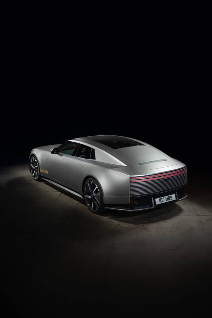 Jaguar Type 01 mal svetovú premiéru v New Yorku. Odhaľuje novú éru: elektrické GT s výkonom až 1 030 koní