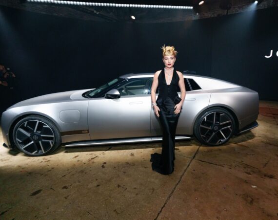 Jaguar Type 01 mal svetovú premiéru v New Yorku. Odhaľuje novú éru: elektrické GT s výkonom až 1 030 koní
