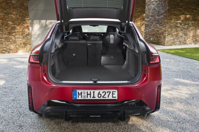 Nové BMW iX4: elektrické kupé-SUV s dojazdom až 828 kilometrov a verziou M60 xDrive