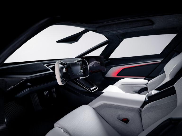 Tesla ukázala lietajúci Roadster