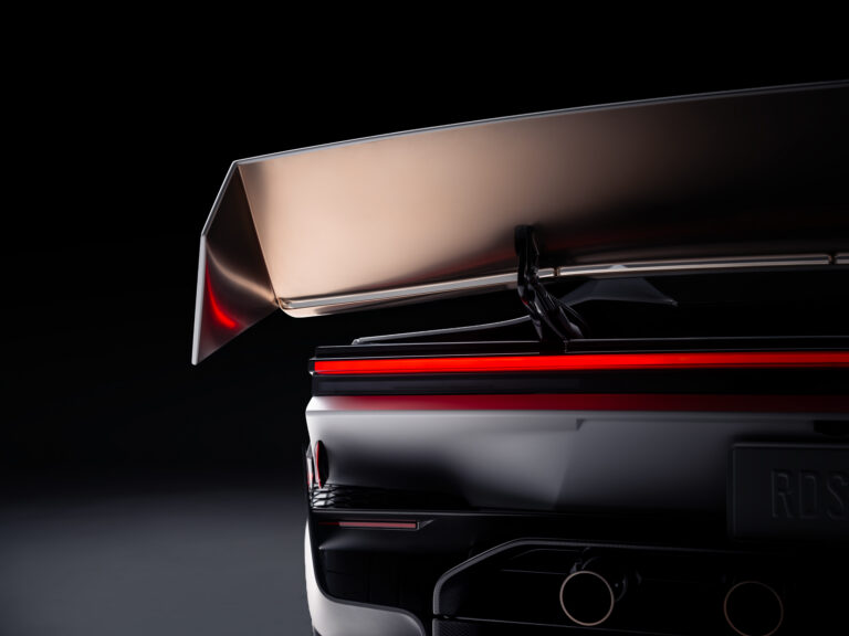 Tesla ukázala lietajúci Roadster