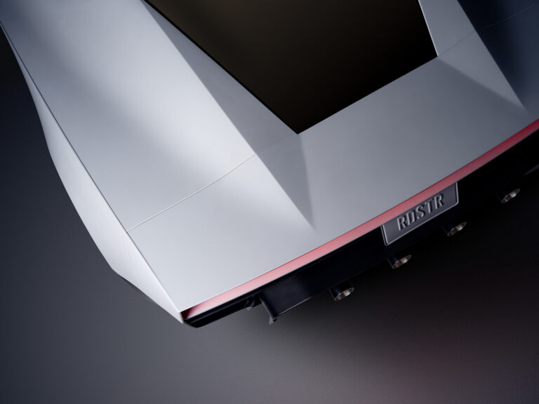Tesla ukázala lietajúci Roadster