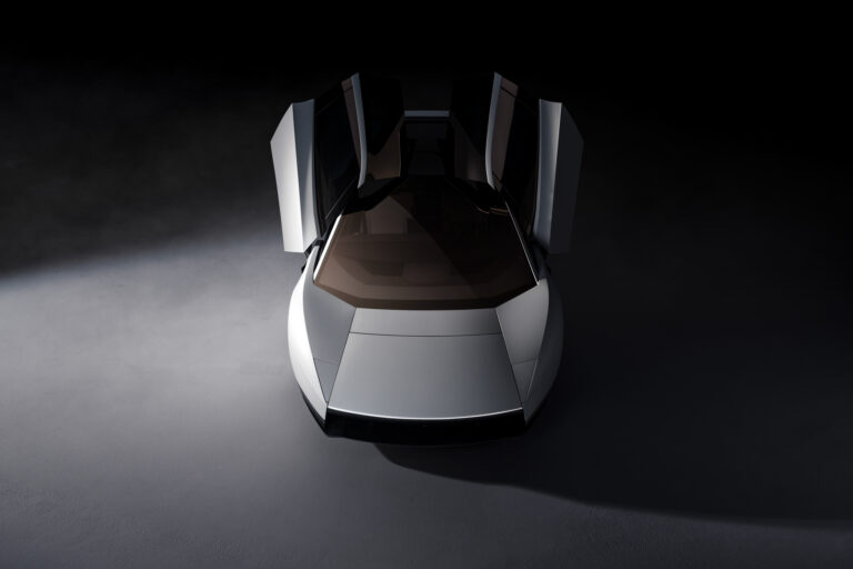 Tesla ukázala lietajúci Roadster