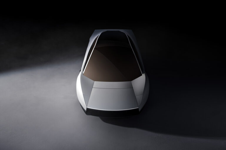 Tesla ukázala lietajúci Roadster