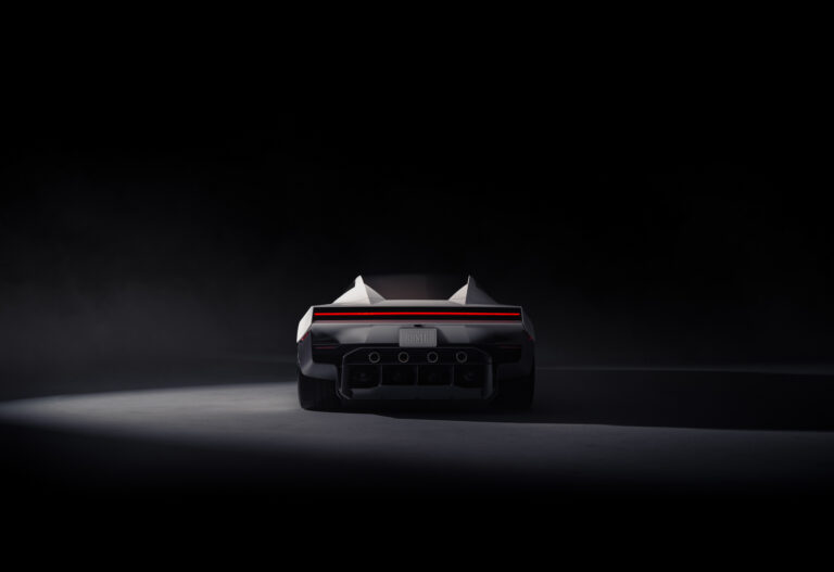 Tesla ukázala lietajúci Roadster