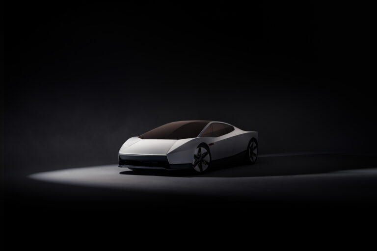 Tesla ukázala lietajúci Roadster