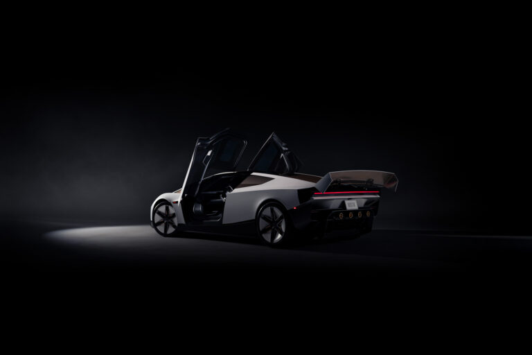 Tesla ukázala lietajúci Roadster