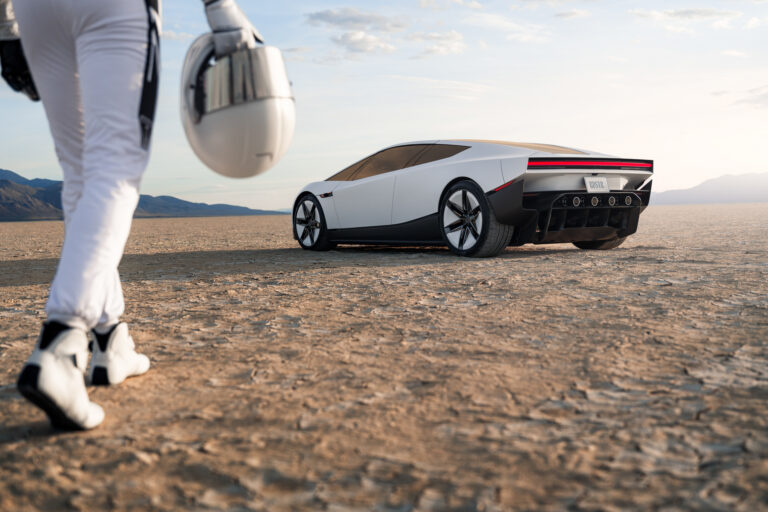Tesla ukázala lietajúci Roadster