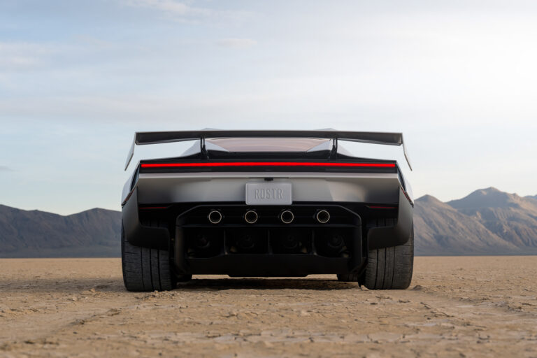 Tesla ukázala lietajúci Roadster