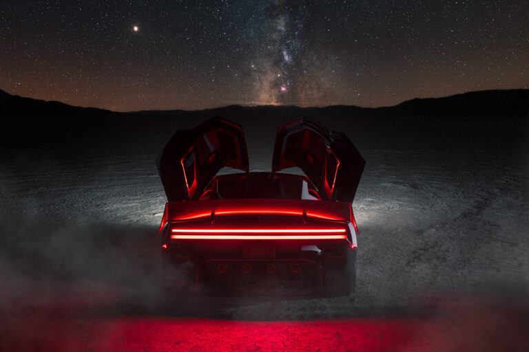 Tesla ukázala lietajúci Roadster