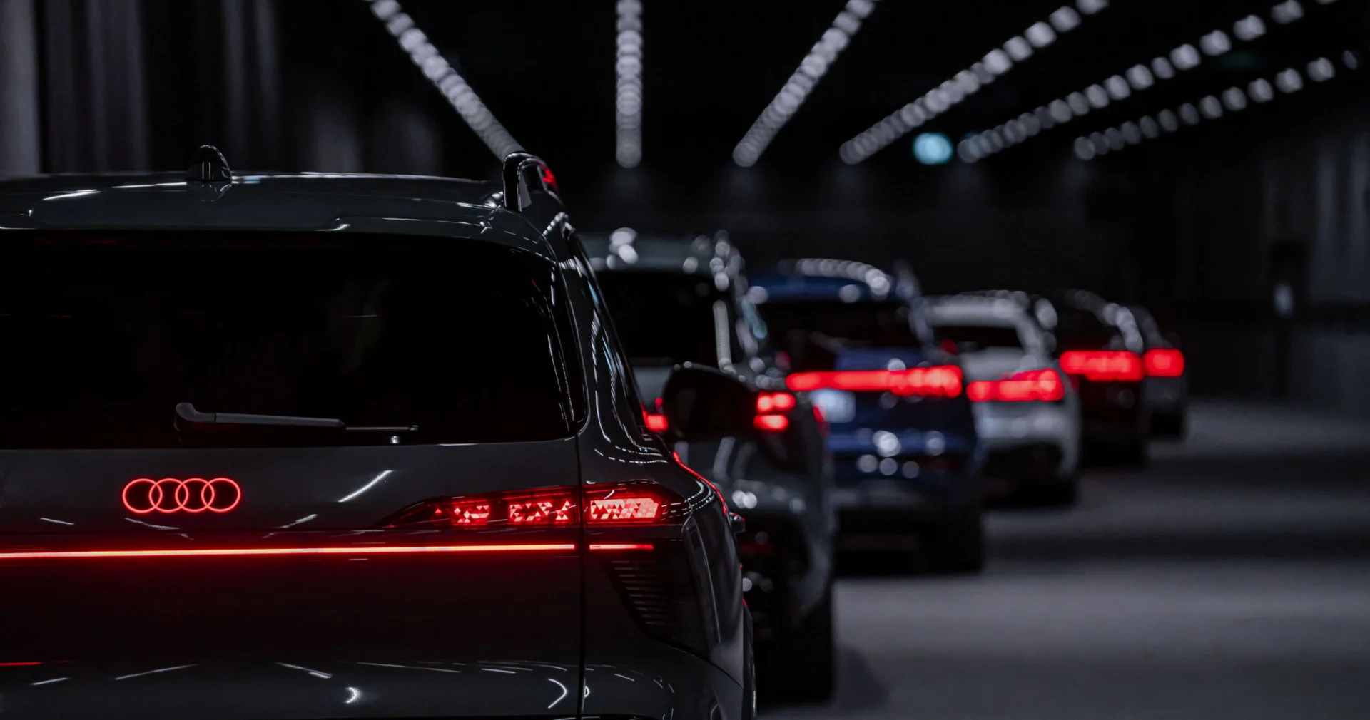 Audi Q9 prináša svetovú premiéru: zakrivený digitálny panel OLED v sériovom aute