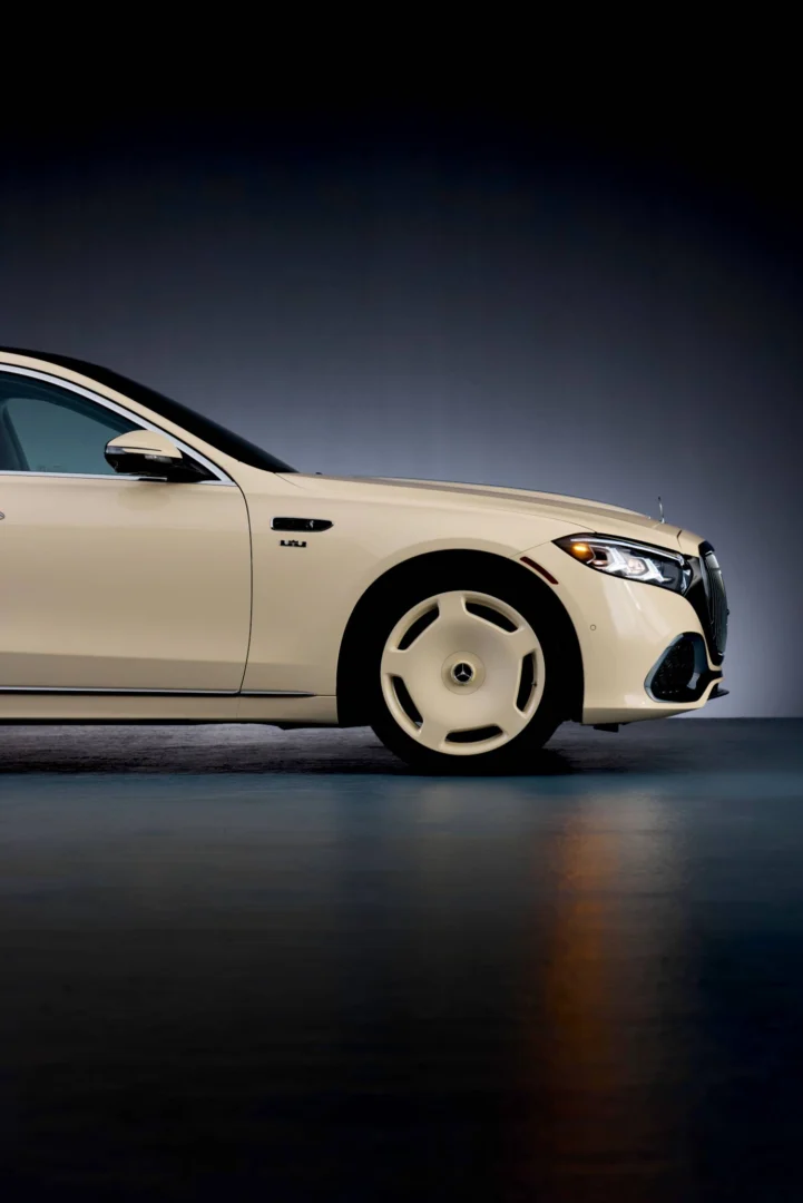 Takmer identický dvojník osobného Mercedes-Maybachu S-Class od LeBrona Jamesa sa v novembri objaví v dražbe. Výťažok podporí LeBron James Family Foundation a jej program I PROMISE.