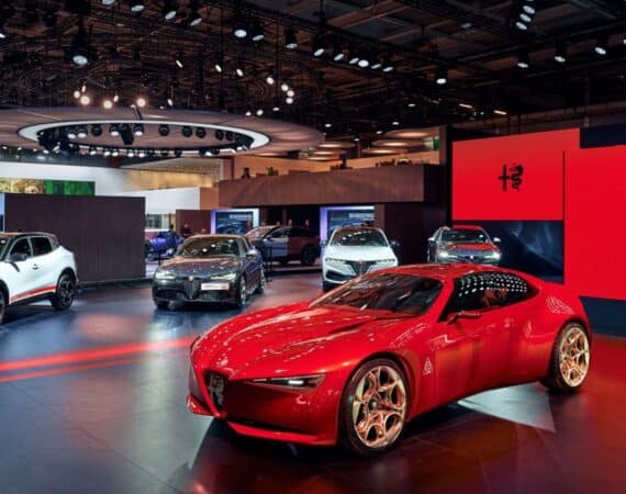 Alfa Romeo v Paríži ukázala koncept Cuorerosso, špeciálne Edizione Luna Rossa aj 33 Stradale pre Paríž