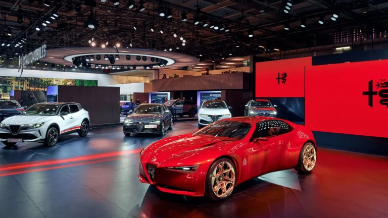 Alfa Romeo v Paríži ukázala koncept Cuorerosso, špeciálne Edizione Luna Rossa aj 33 Stradale pre Paríž 2 Alfa Romeo v Paríži ukázala koncept Cuorerosso, špeciálne Edizione Luna Rossa aj 33 Stradale pre Paríž