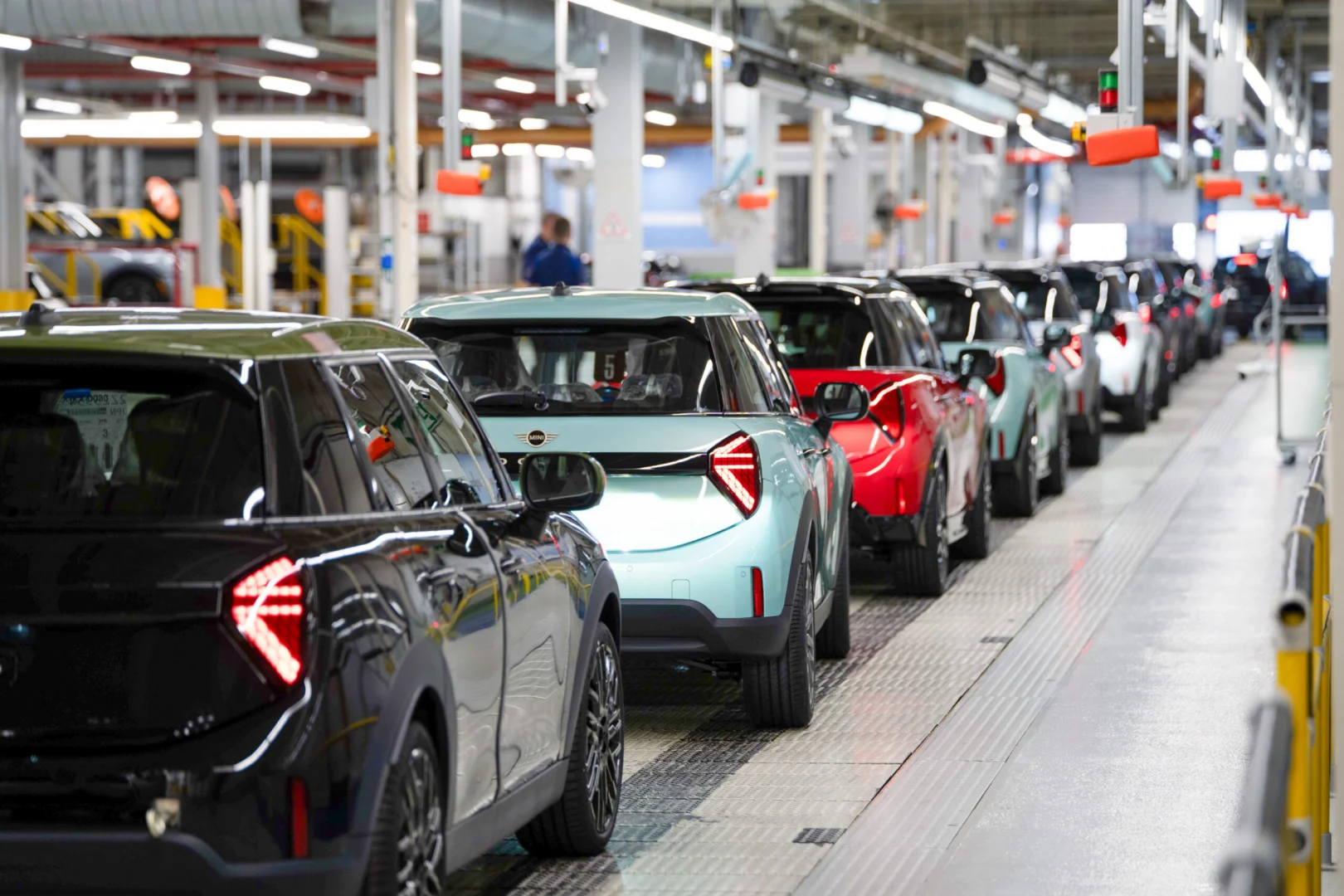 BMW Group presunula bez vodičov už milión vozidiel vo výrobných závodoch