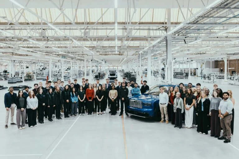 Bentley Motors otvorí v programe pre začínajúcich pracovníkov 93 príležitostí a zároveň spúšťa novú kariérnu webovú stránku. Krok prichádza po predstavení Torcalu, prvého plne elektrického modelu značky a jej štvrtej modelovej línie.