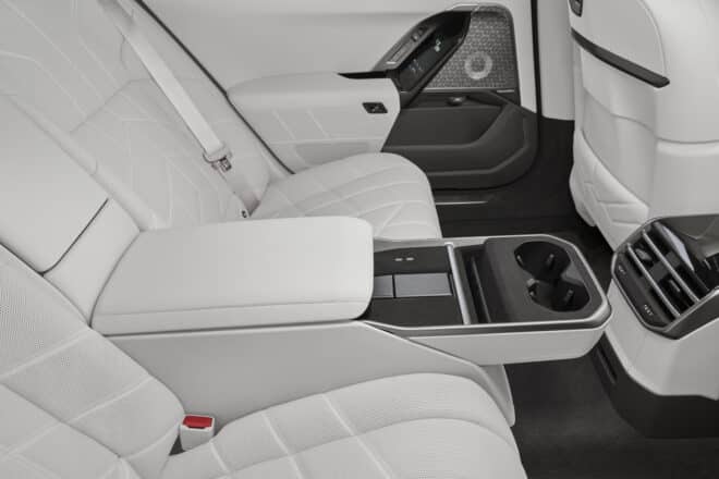 BMW Concept 7 Protection ukazuje ochranu v podobe luxusného sedanu radu 7