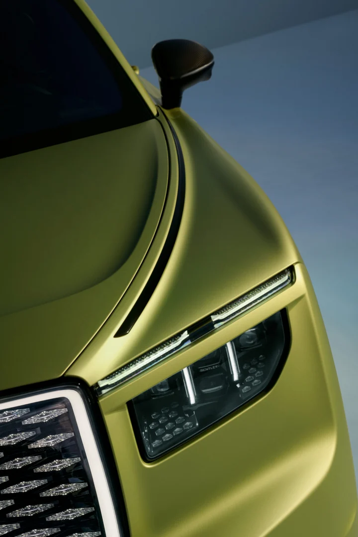 Bentley predstavil Torcal ako svoj štvrtý modelový rad a zároveň prvý model s čisto elektrickým pohonom. Novinka prichádza vo verziách Core a S, ponúka výkon až 888 koní, dojazd do 600 km a viaceré nové prvky v podvozku, interiéri aj výbave.