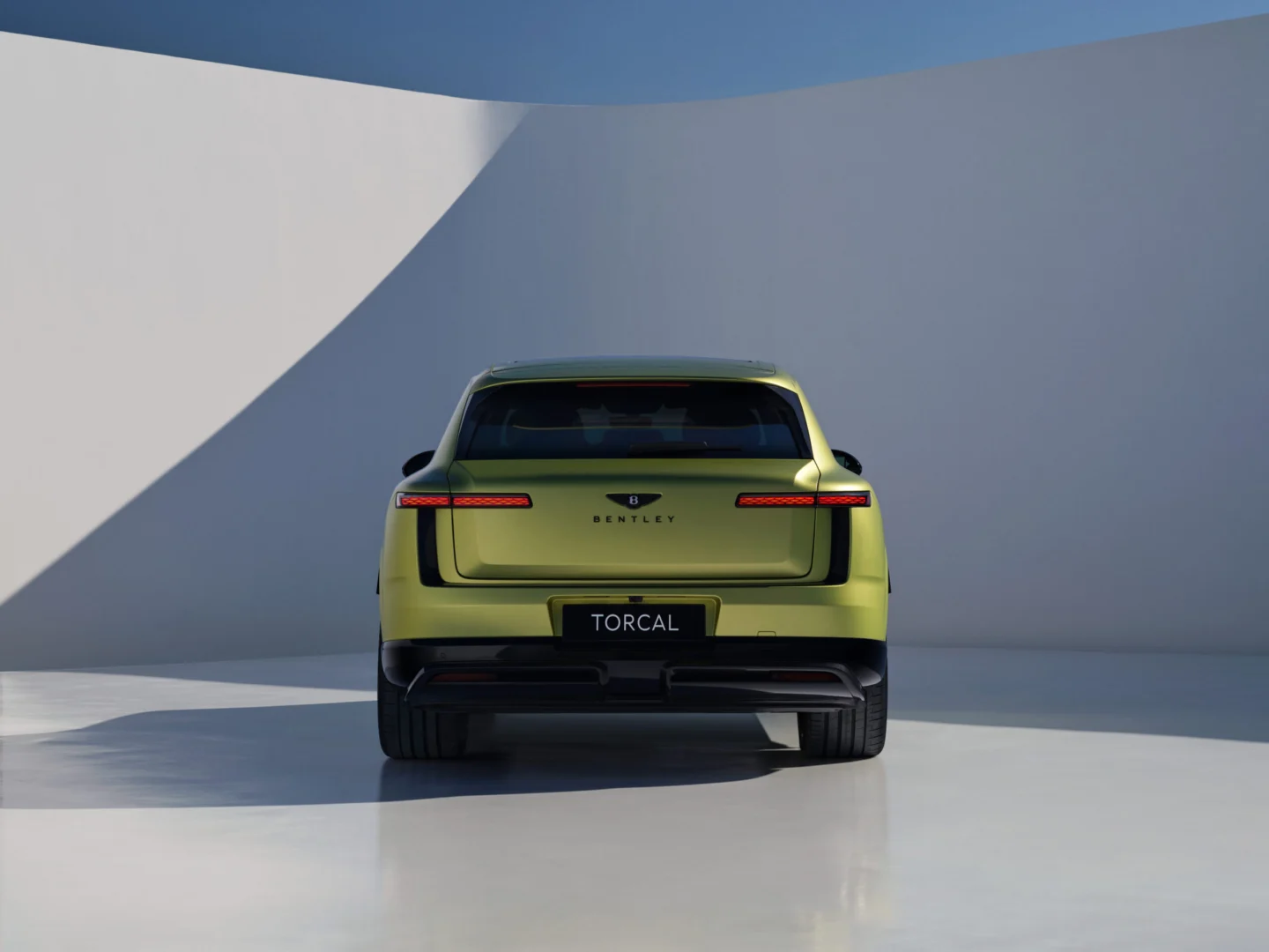 Bentley predstavil Torcal ako svoj štvrtý modelový rad a zároveň prvý model s čisto elektrickým pohonom. Novinka prichádza vo verziách Core a S, ponúka výkon až 888 koní, dojazd do 600 km a viaceré nové prvky v podvozku, interiéri aj výbave.