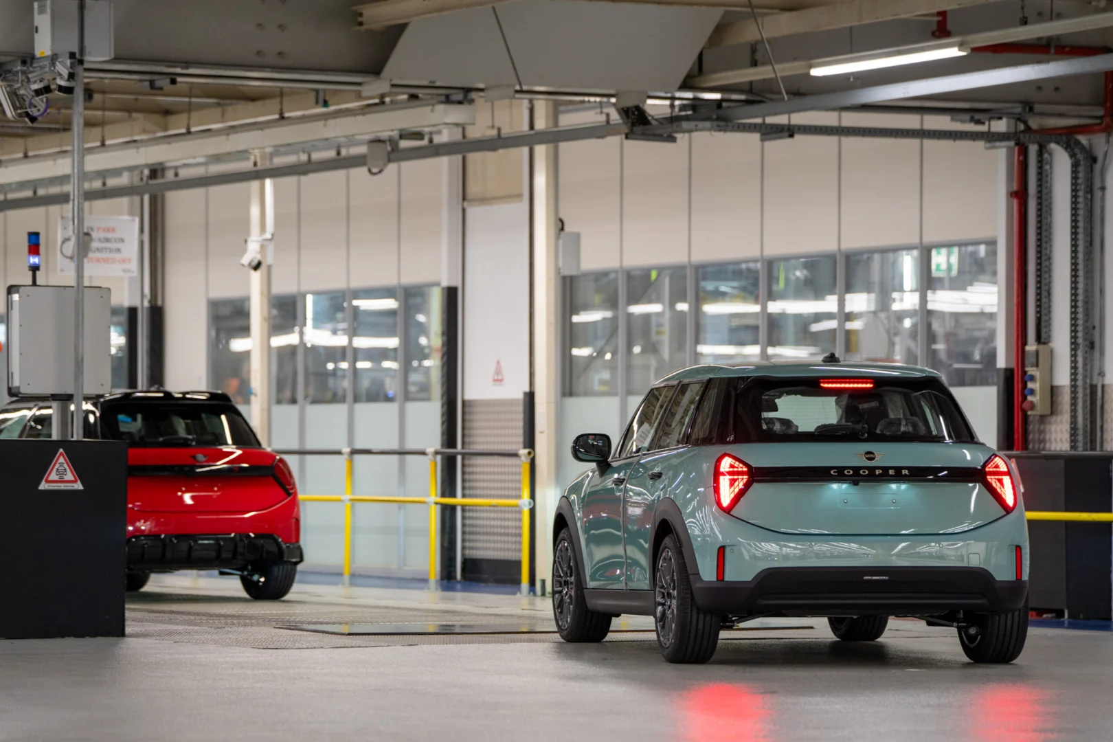BMW Group presunula bez vodičov už milión vozidiel vo výrobných závodoch