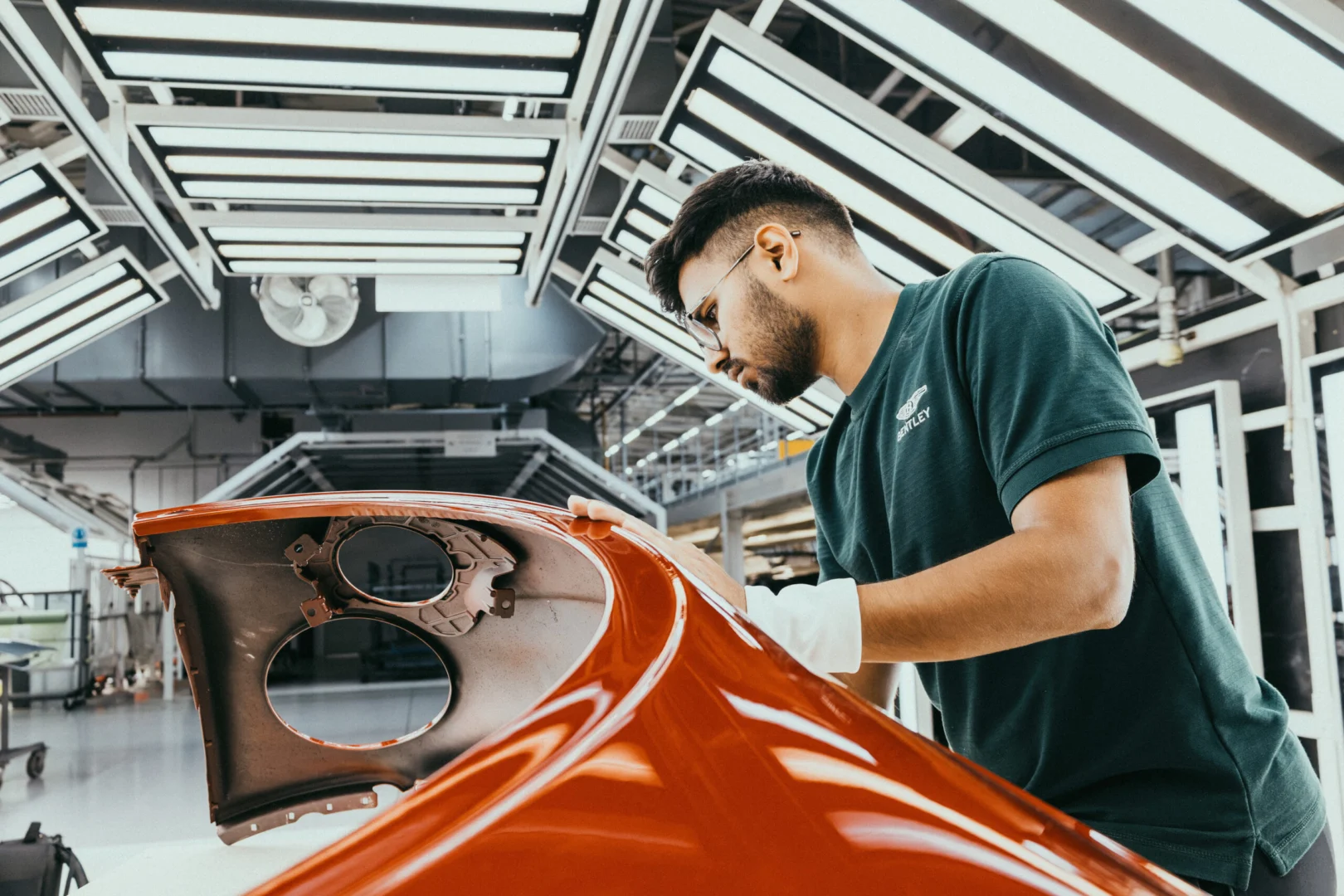 Bentley Motors otvorí v programe pre začínajúcich pracovníkov 93 príležitostí a zároveň spúšťa novú kariérnu webovú stránku. Krok prichádza po predstavení Torcalu, prvého plne elektrického modelu značky a jej štvrtej modelovej línie.