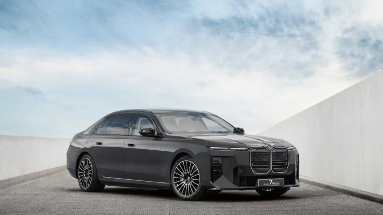 BMW Concept 7 Protection ukazuje ochranu v podobe luxusného sedanu radu 7