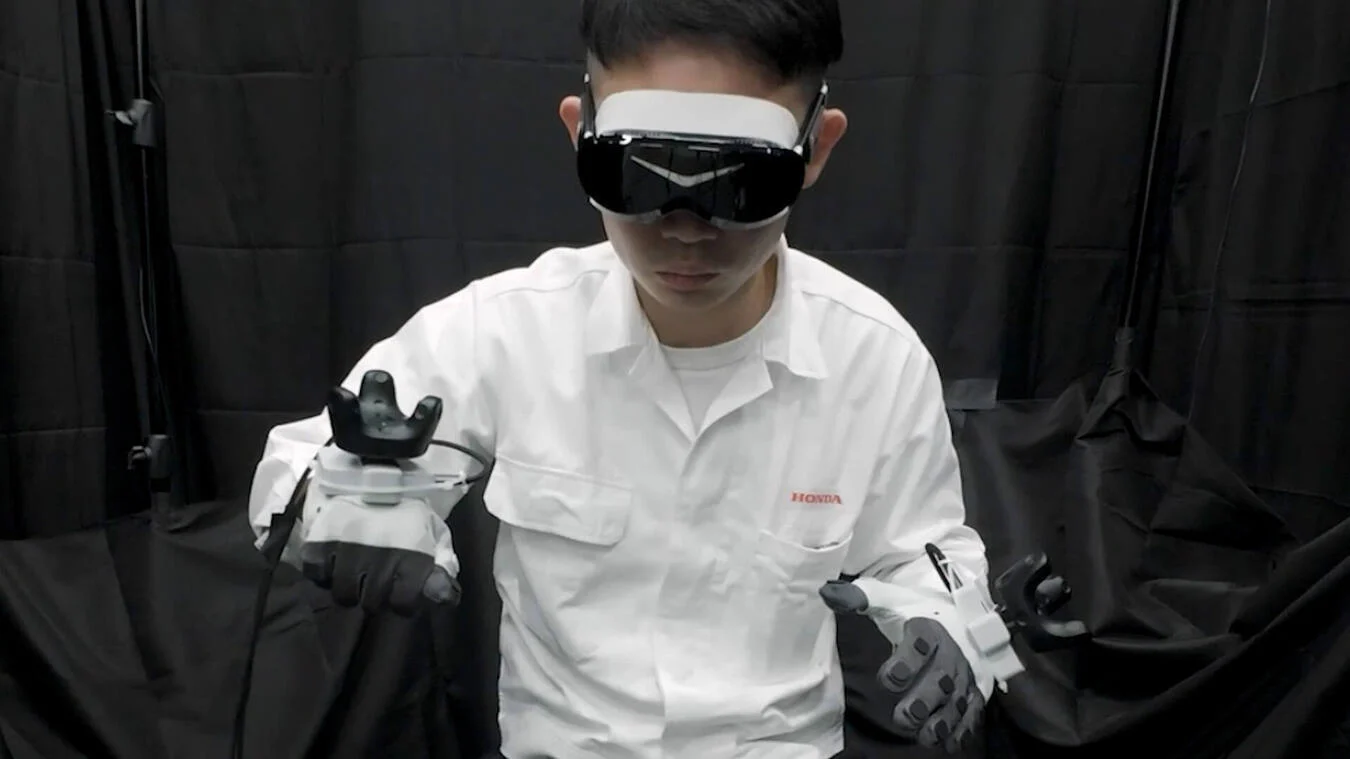 Honda ukázala bezdrôtové nabíjanie za jazdy, AI asistenta aj robotické a VR riešenia