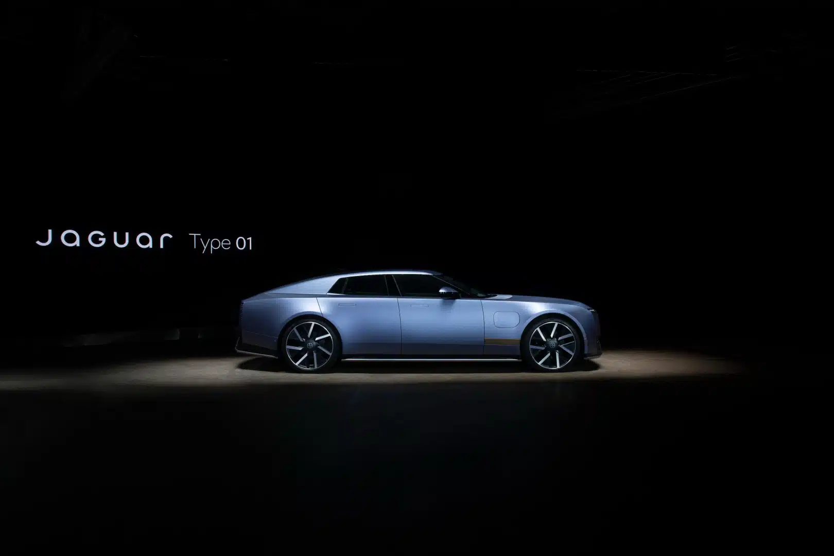 Jaguar Type 01 mal svetovú premiéru v New Yorku. Odhaľuje novú éru: elektrické GT s výkonom až 1 030 koní