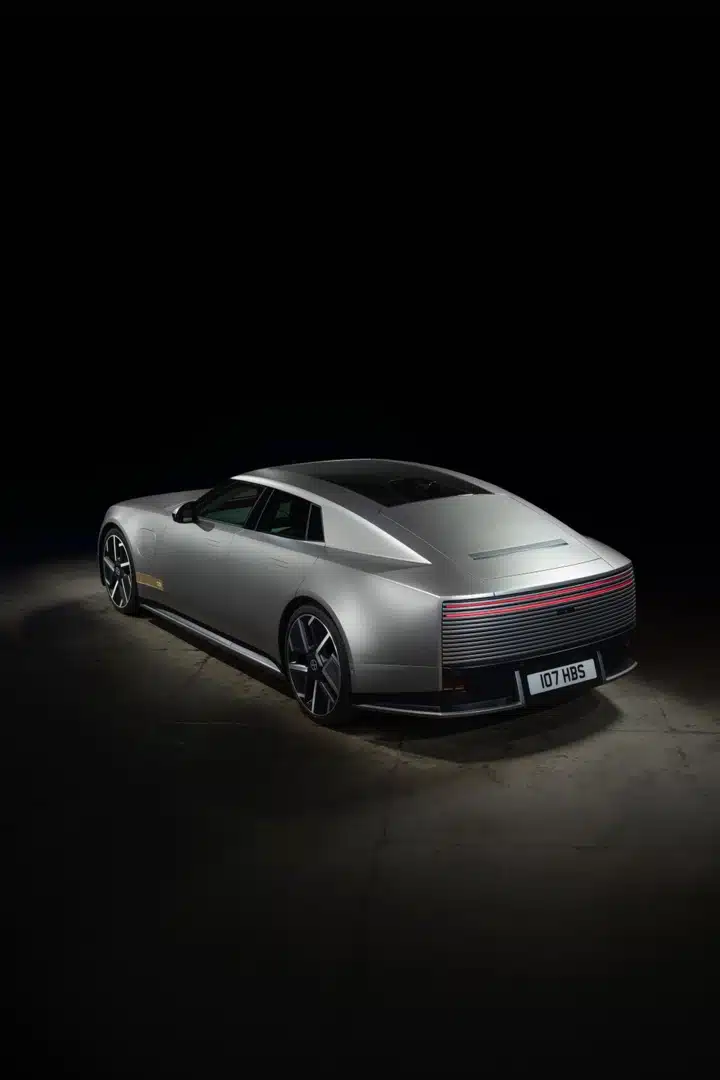 Jaguar Type 01 mal svetovú premiéru v New Yorku. Odhaľuje novú éru: elektrické GT s výkonom až 1 030 koní