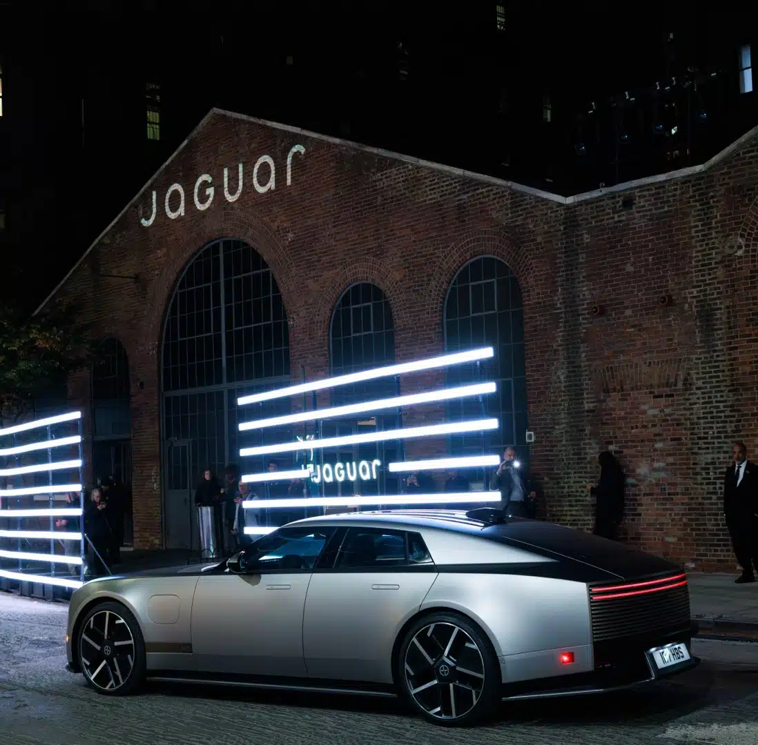 Jaguar Type 01 mal svetovú premiéru v New Yorku. Odhaľuje novú éru: elektrické GT s výkonom až 1 030 koní