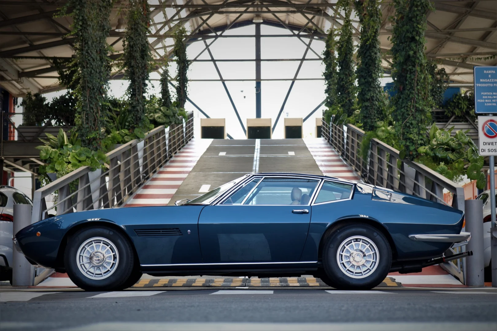 Maserati v Bologni ukáže Ghibli SS Coupé a GranTurismo Trofeo pri oslave 100 rokov emblému Trojzubca