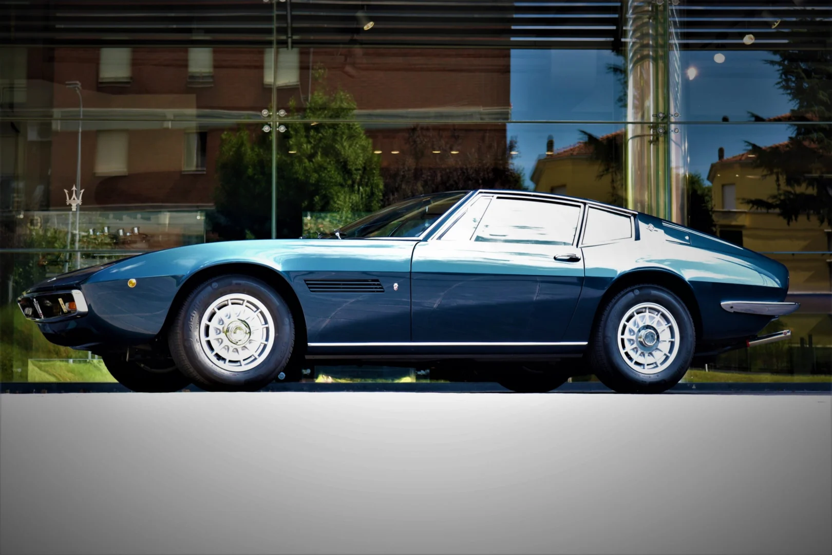 Maserati v Bologni ukáže Ghibli SS Coupé a GranTurismo Trofeo pri oslave 100 rokov emblému Trojzubca
