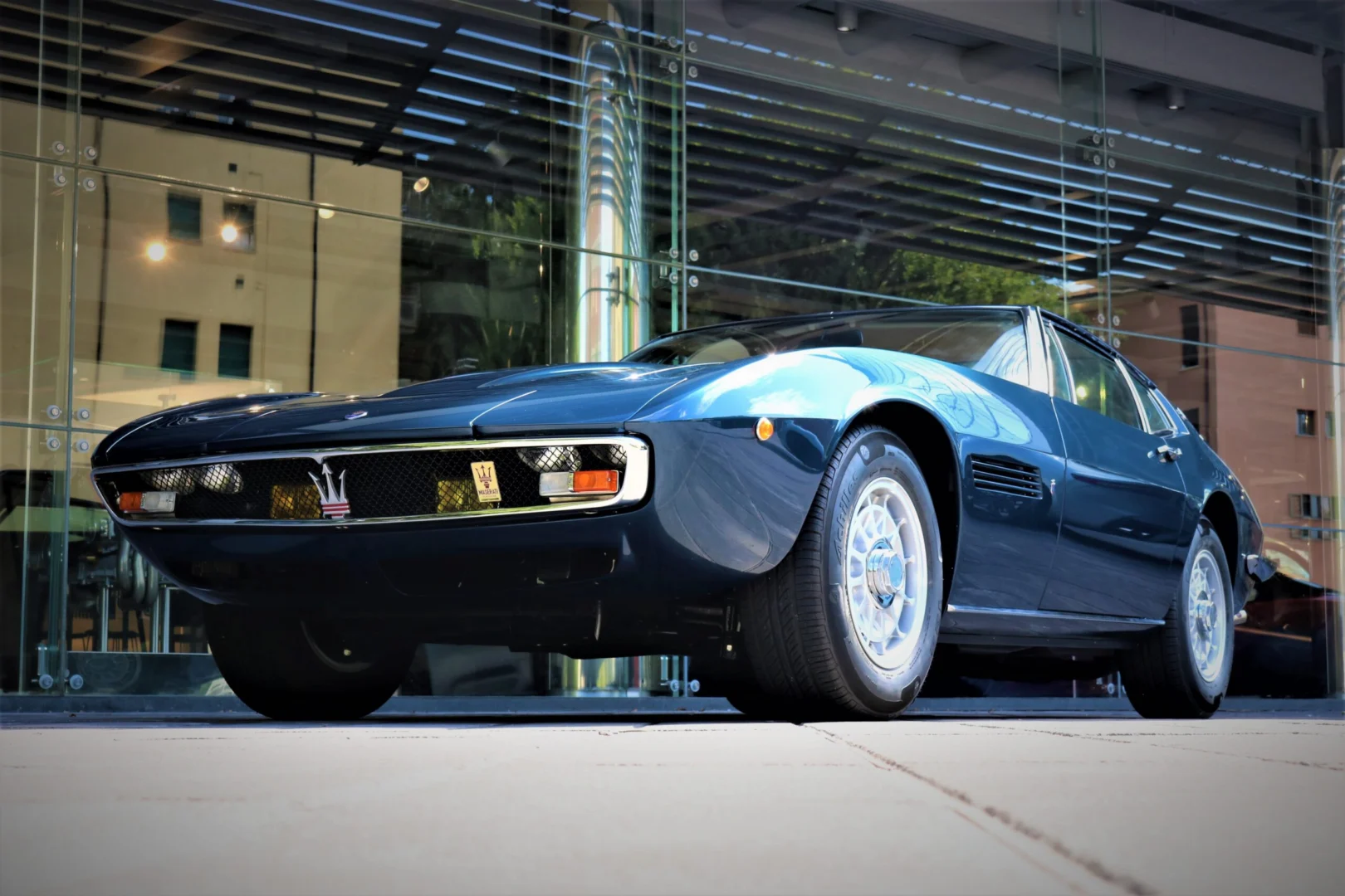 Maserati v Bologni ukáže Ghibli SS Coupé a GranTurismo Trofeo pri oslave 100 rokov emblému Trojzubca