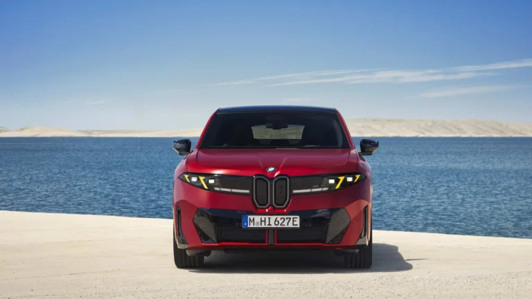 Nové BMW iX4: elektrické SUV v štýle kupé s dojazdom až 828 kilometrov a verziou M60 xDrive