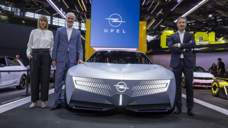 Opel v Paríži ukázal koncept STX a pretekársky GSE 27FE pre Formula E