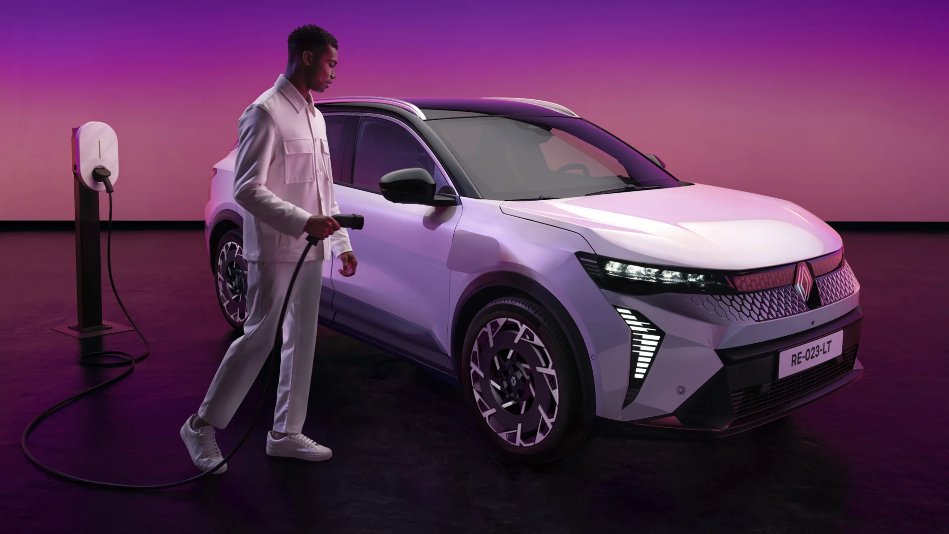 Renault Scenic E-Tech electric dostáva väčší dojazd, rýchlejšie nabíjanie aj nové digitálne funkcie