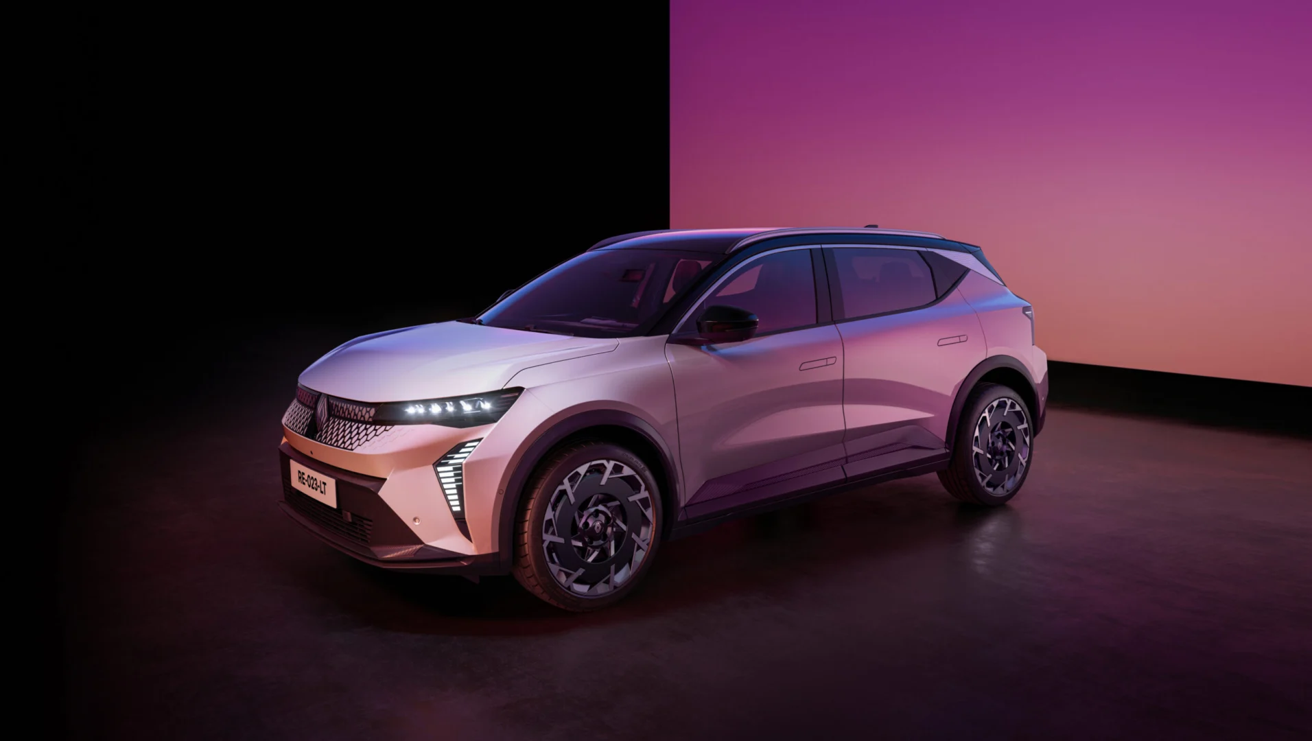 Renault Scenic E-Tech electric dostáva väčší dojazd, rýchlejšie nabíjanie aj nové digitálne funkcie
