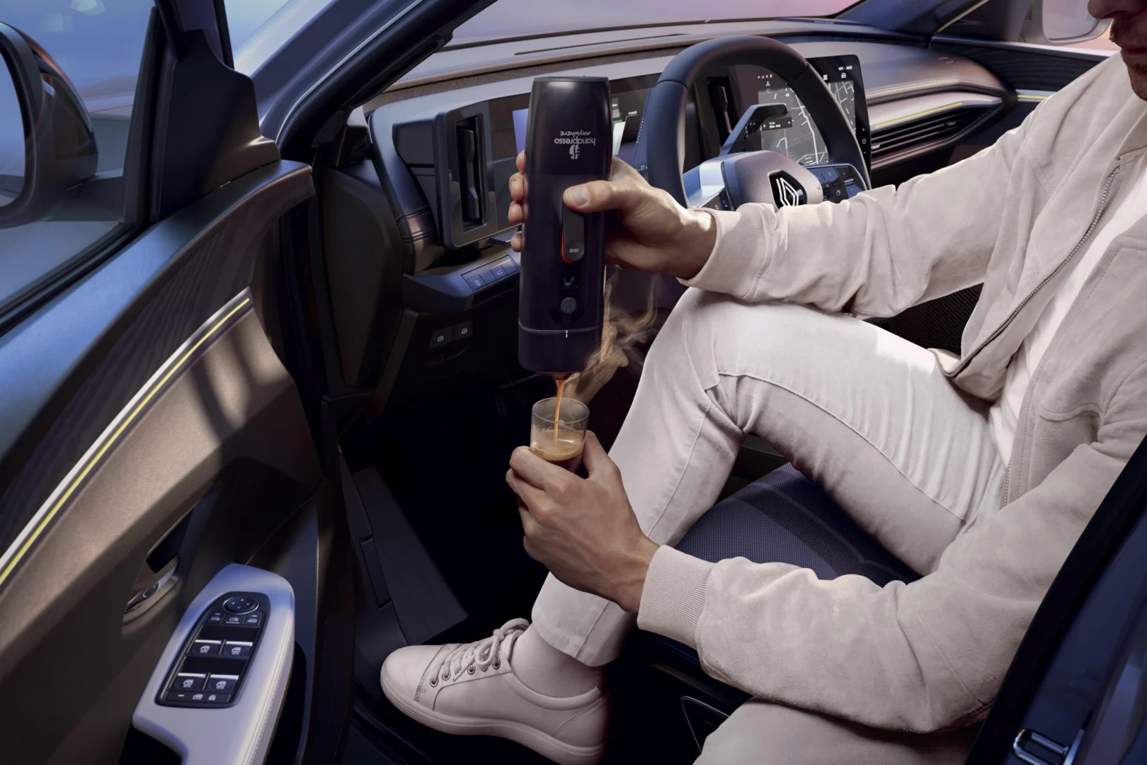 Renault Scenic E-Tech electric dostáva väčší dojazd, rýchlejšie nabíjanie aj nové digitálne funkcie
