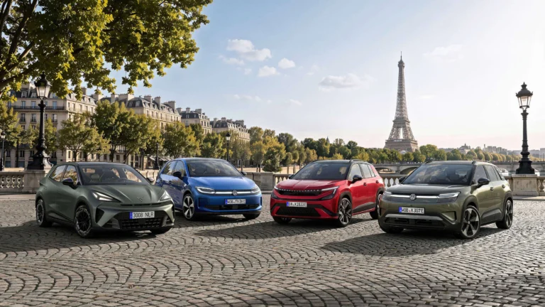 Štyri modely elektrickej mestskej rodiny CUPRA Raval, Volkswagen ID. Polo, Škoda Epiq a Volkswagen ID. Cross sa prvýkrát ukázali spolu v Paríži